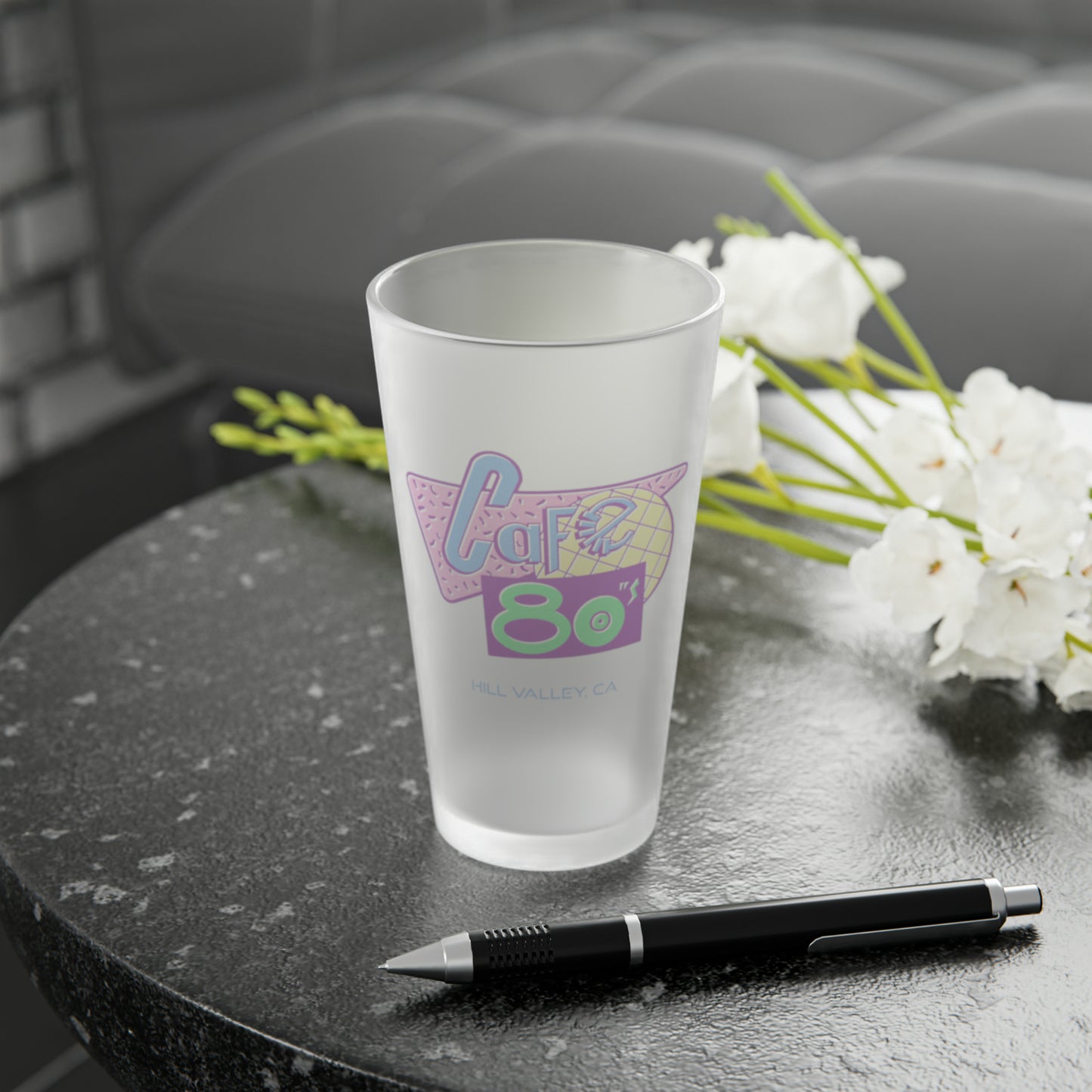 Cafe 80s frosted pint glass
